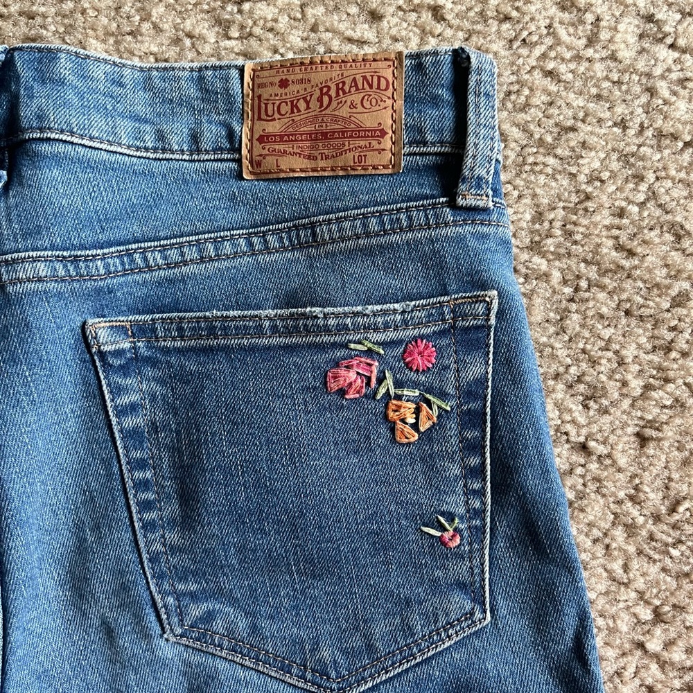 LUCKY Brand Floral Stitch Jeans - size 2!